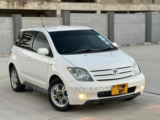 Toyota IST 2004 White