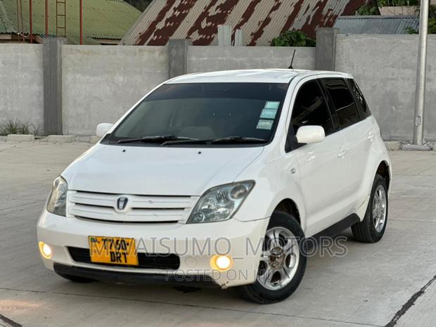 Toyota IST 2004 White