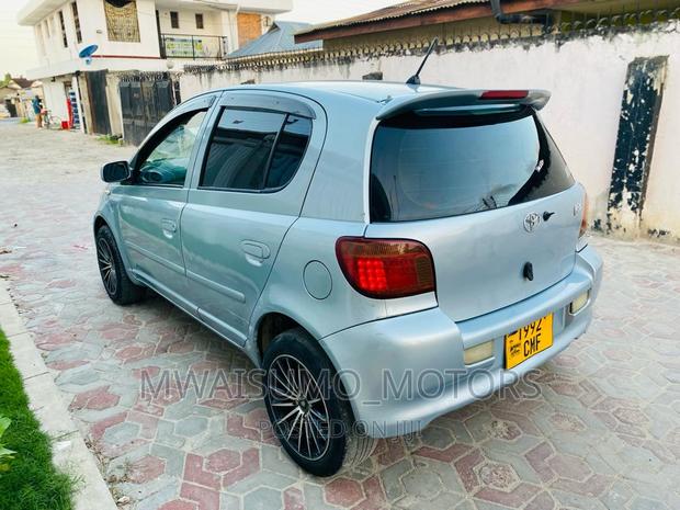 Toyota Vitz 2002 Teal