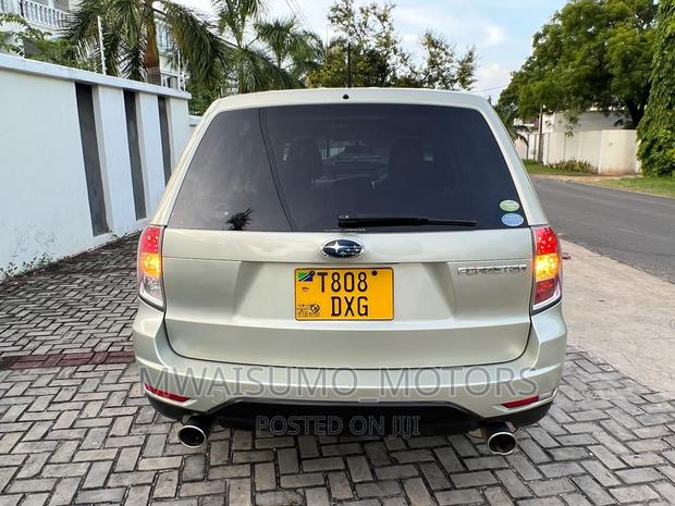 Subaru Forester 2010 Gold