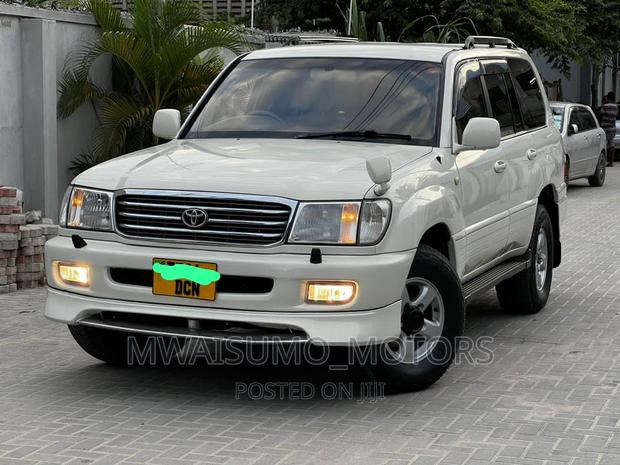 Toyota Land Cruiser 2005 White