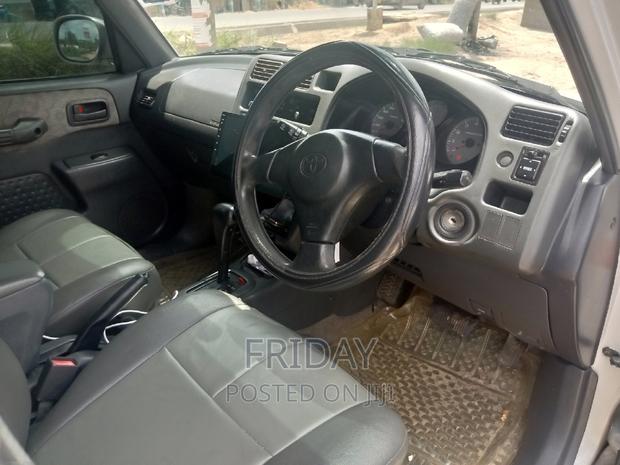 Toyota RAV4 Automatic 2002 White
