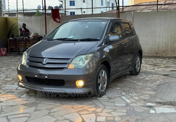 Toyota IST 2005 Gray