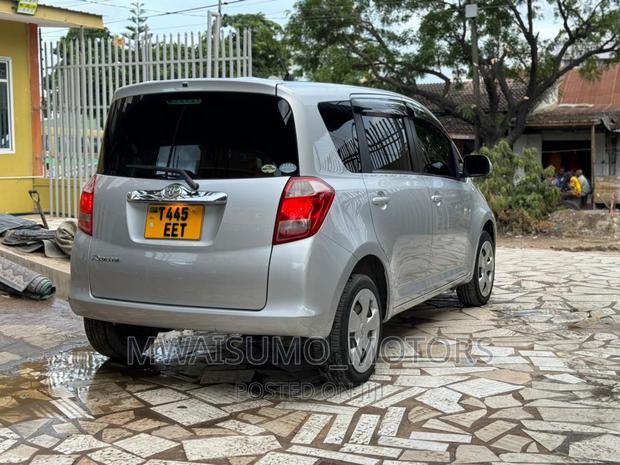 Toyota Ractis 2007 Silver