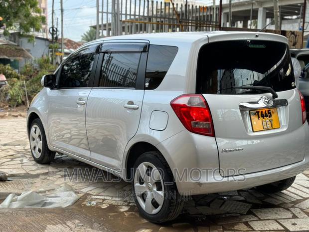 Toyota Ractis 2007 Silver