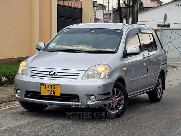 Toyota Raum 2005 Silver