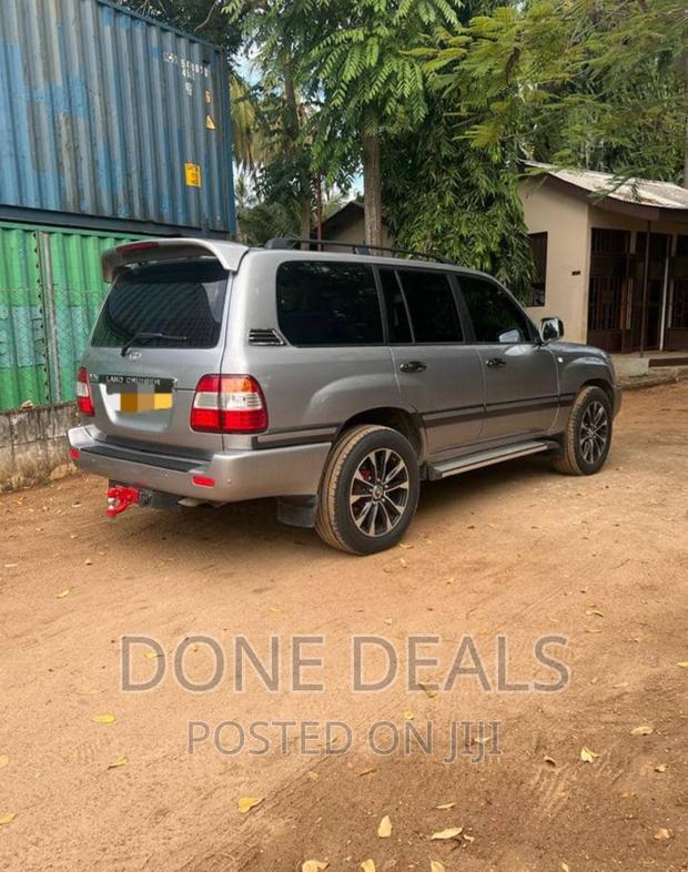 Toyota Land Cruiser 2006 Silver