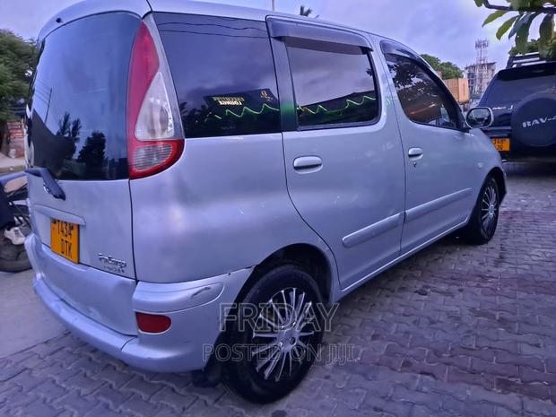 Toyota Fun Cargo 2004 Silver