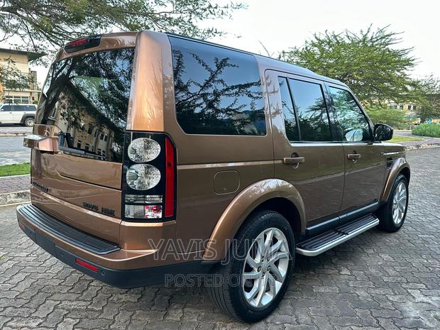 Land Rover Discovery 2014 Gold