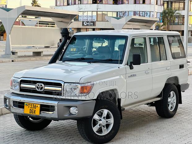 Toyota Land Cruiser 2015 White
