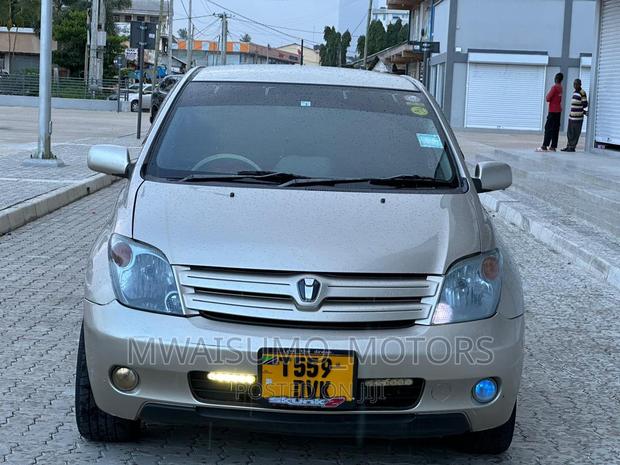 Toyota IST 2006 Gold