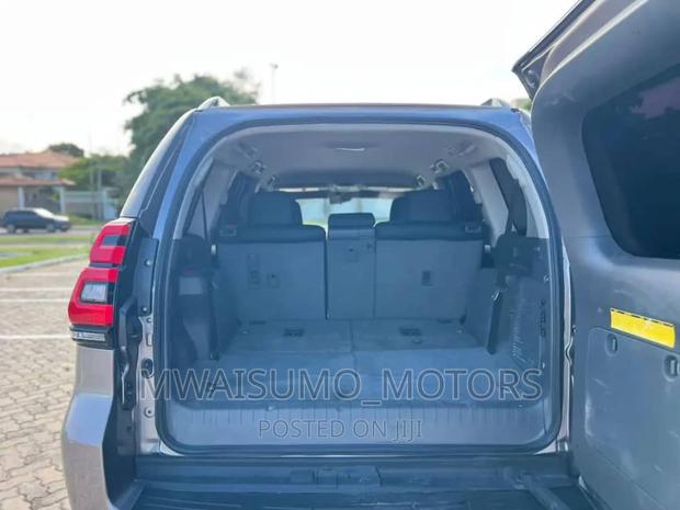 Toyota Land Cruiser Prado 2010 Gray