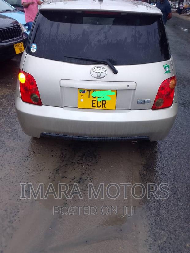Toyota IST 2005 Silver