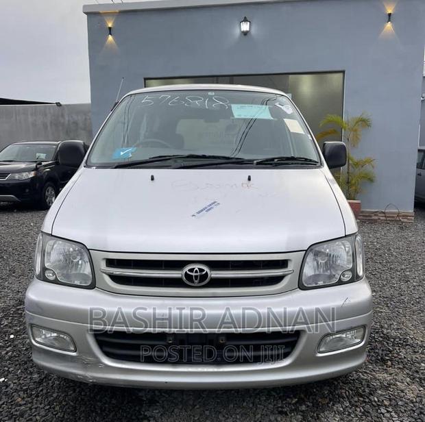 Toyota Noah 2.0 FWD (8 Seater) 2001 Gray