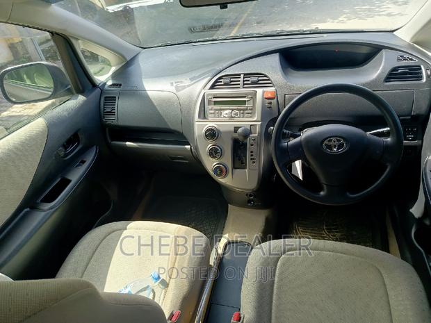 Toyota Ractis 1.3 FWD 2005 Gray