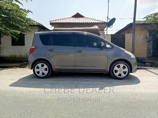Toyota Ractis 1.3 FWD 2005 Gray