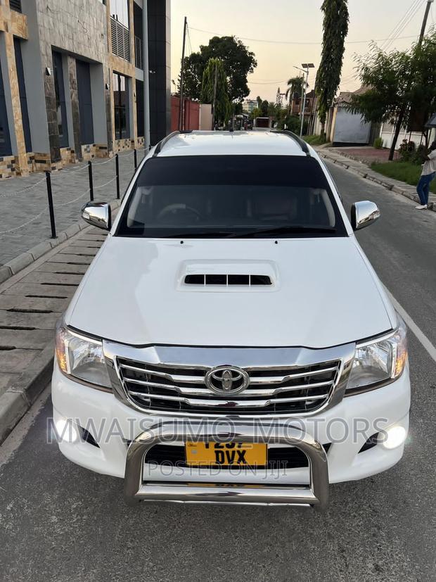 Toyota Hilux 2013 White