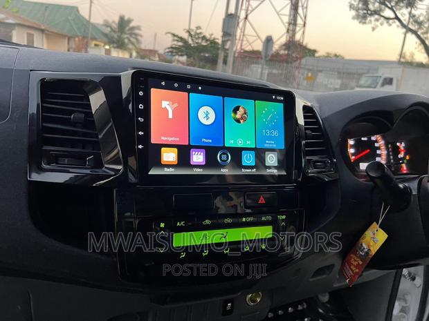 Toyota Hilux 2013 White