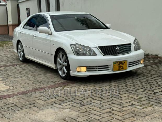 Toyota Crown Royale 2005 White
