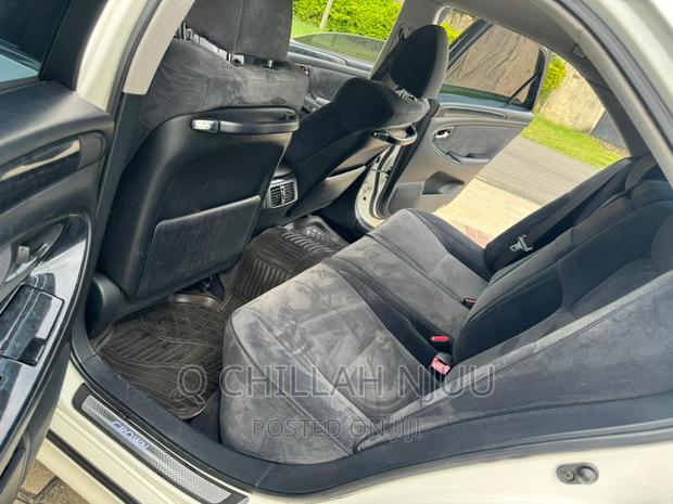 Toyota Crown Royale 2005 White