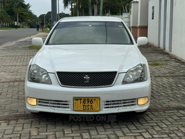 Toyota Crown Royale 2005 White