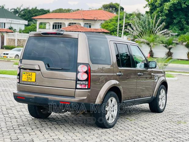 Land Rover Discovery 2012 Gray