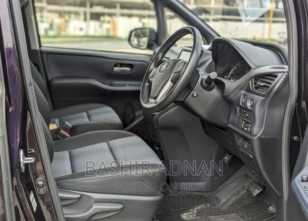 Toyota Noah 1.8 FWD Hybrid (7 seater) 2015 Black