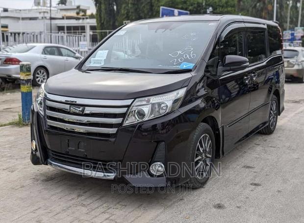 Toyota Noah 1.8 FWD Hybrid (7 seater) 2015 Black
