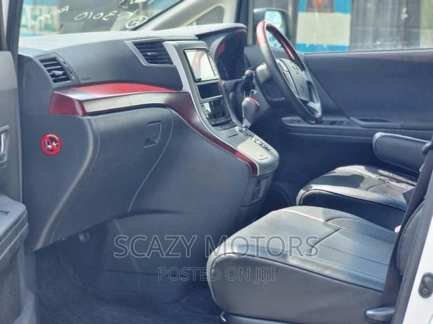 Toyota Vellfire 2010 White