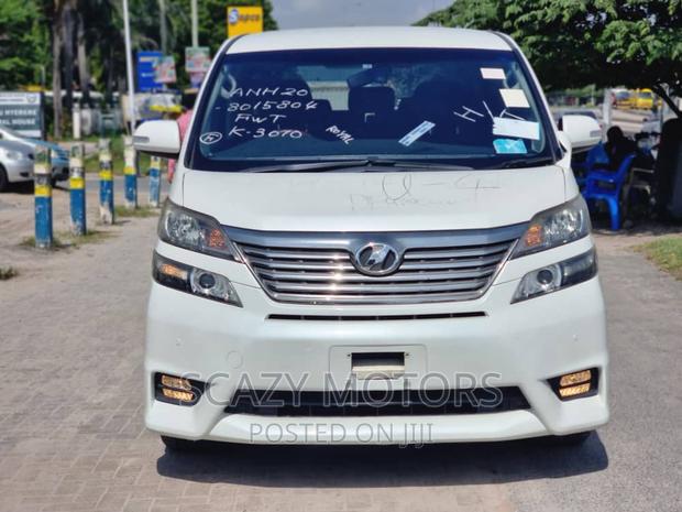 Toyota Vellfire 2010 White