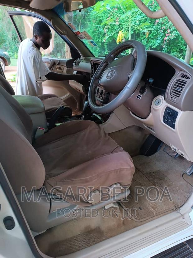 Toyota Land Cruiser 2002 White