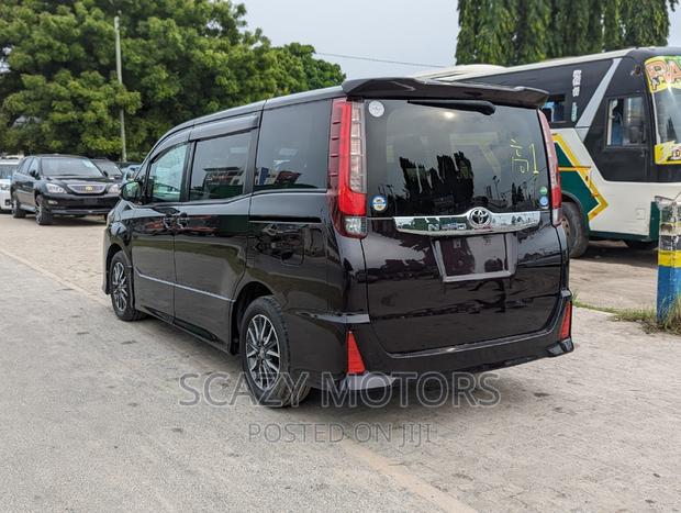Toyota Noah 2017 Black