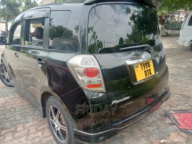Toyota Ractis 2008 Black