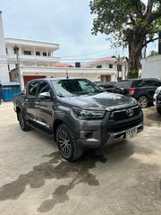 Toyota Hilux 2017 Gray for sale