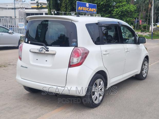 Toyota Ractis 2008 White
