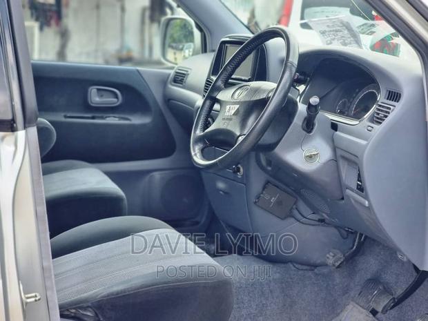 Toyota Noah 2.0 AWD (8 Seater) 2001 Silver