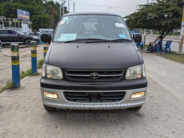 Toyota Lite-Ace 2000 Black