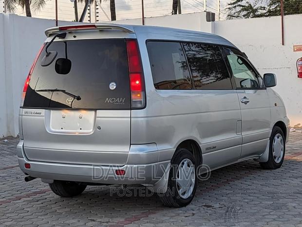 Toyota Lite-Ace 2000 Pearl