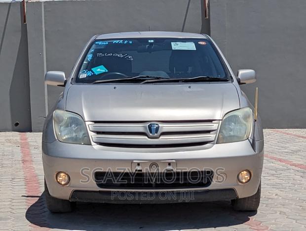 Toyota IST 2005 Gold