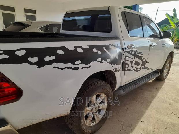 Toyota Hilux 2017 White