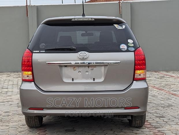 Toyota Wish 2006 Gray