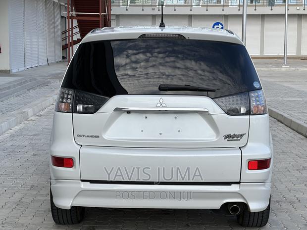 Mitsubishi Outlander 2012 White