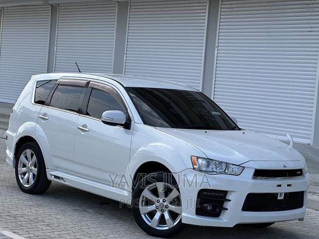 Mitsubishi Outlander 2012 White