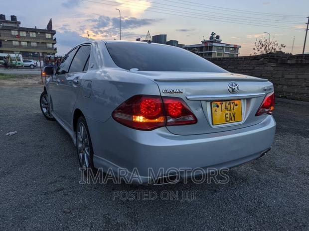 Toyota Crown 2010 Silver