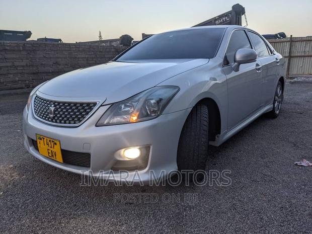Toyota Crown 2010 Silver