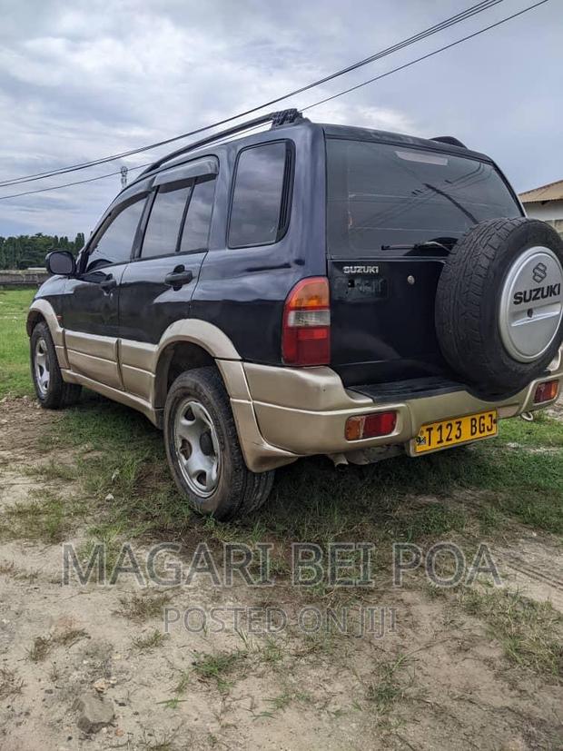 Suzuki Escudo 2000 Blue