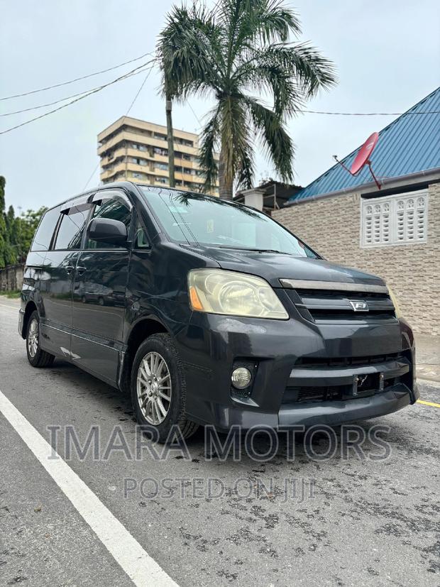 Toyota Noah 2009 Black
