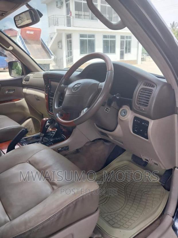 Toyota Land Cruiser 2005 Black