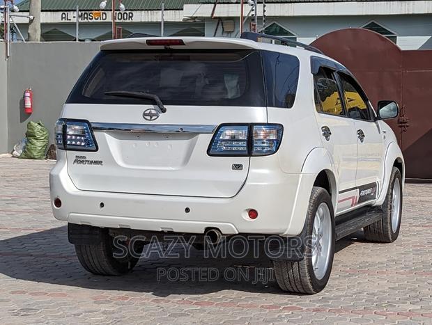 Toyota Fortuner 2005 White