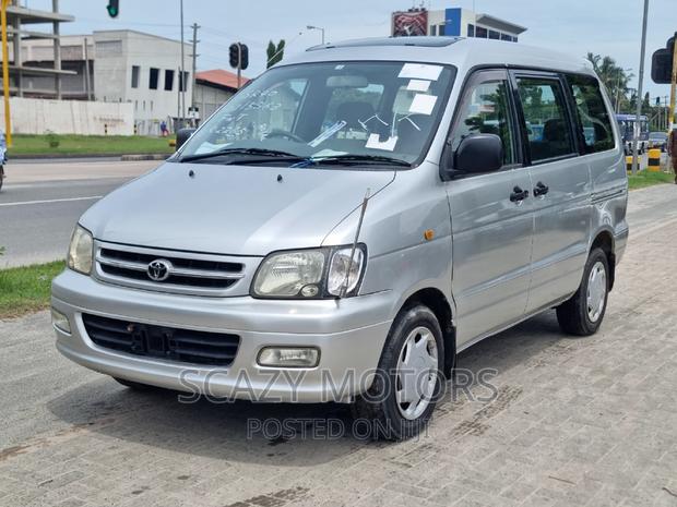 Toyota Noah 2001 Silver